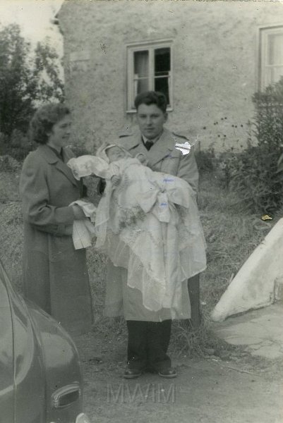 KKE 4562.jpg - Weronika i Czesław Kurmin z synem Mirosławem, Olsztyn, 1958 r.